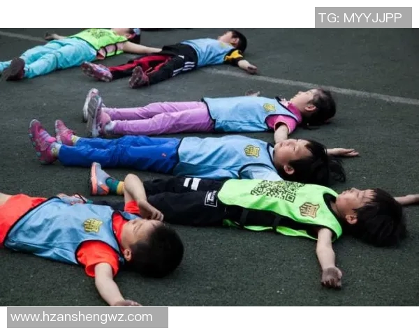 陈伟独家分享足球心得与技巧解析助你提升球技与比赛理解