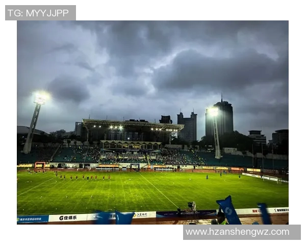 赛后分析深圳足球队与南京足球队的表现与状态对比